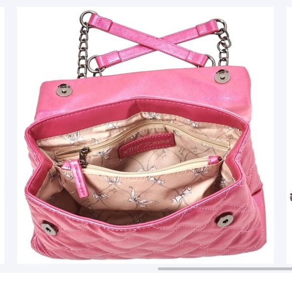 💓💓NWT- BETSEY JOHNSON PINK QUILTED SHOULDER BAG💓💓 - Picture 4 of 10
